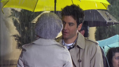 Ted, a mãe e o guarda-chuva amarelo...